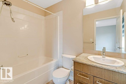 #1 655 Watt Bv Sw, Edmonton, AB - Indoor Photo Showing Bathroom