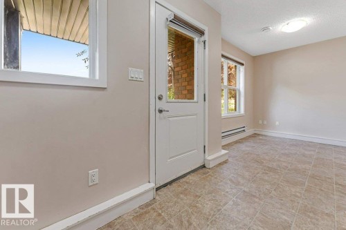 #1 655 Watt Bv Sw, Edmonton, AB - Indoor Photo Showing Other Room