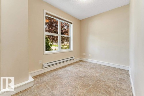 #1 655 Watt Bv Sw, Edmonton, AB - Indoor Photo Showing Other Room