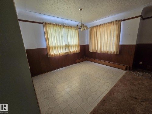 Recessed ceiling light fixture - 9839 81 Avenue Nw, Edmonton, AB - Indoor Photo Showing Other Room