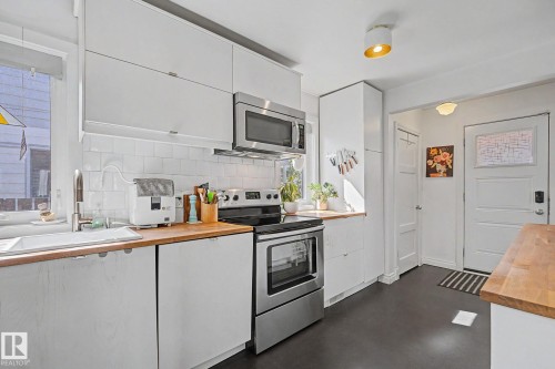 12131 126 Street Nw, Edmonton, AB - Indoor Photo Showing Kitchen