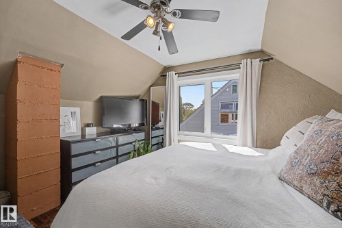 12131 126 Street Nw, Edmonton, AB - Indoor Photo Showing Bedroom