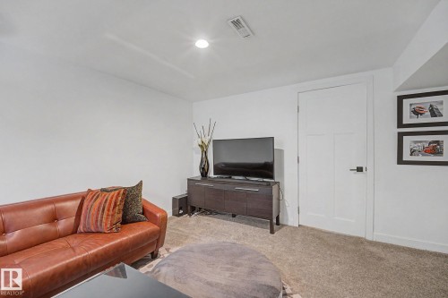 12131 126 Street Nw, Edmonton, AB - Indoor Photo Showing Living Room