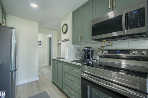 71 Amberly Crest Nw, Edmonton, AB - Indoor Photo Showing Kitchen With Upgraded Kitchen