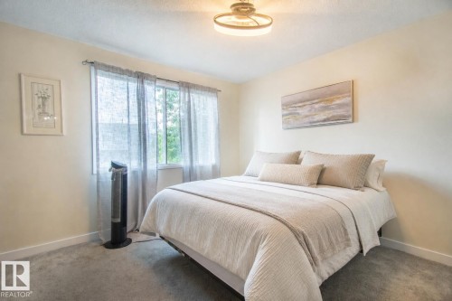 71 Amberly Crest Nw, Edmonton, AB - Indoor Photo Showing Bedroom
