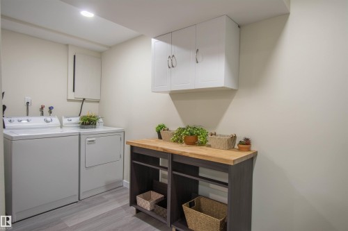 71 Amberly Crest Nw, Edmonton, AB - Indoor Photo Showing Laundry Room