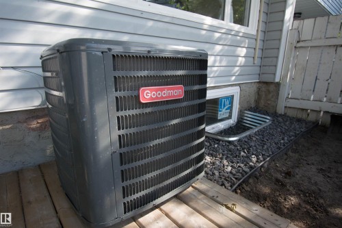 71 Amberly Crest Nw, Edmonton, AB - Outdoor