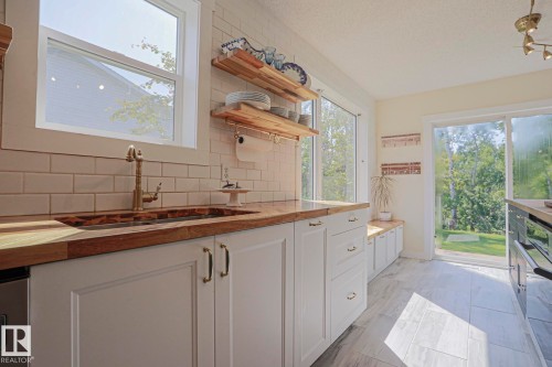 16 La Costa Fairway Close, Stony Plain, AB - Indoor Photo Showing Kitchen With Double Sink