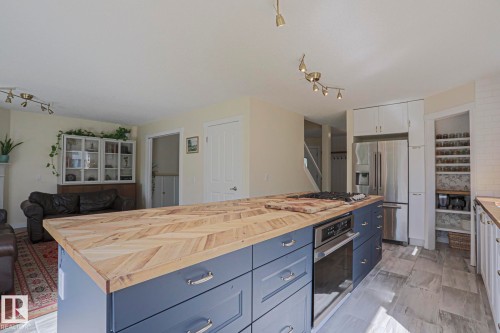 16 La Costa Fairway Close, Stony Plain, AB - Indoor Photo Showing Kitchen