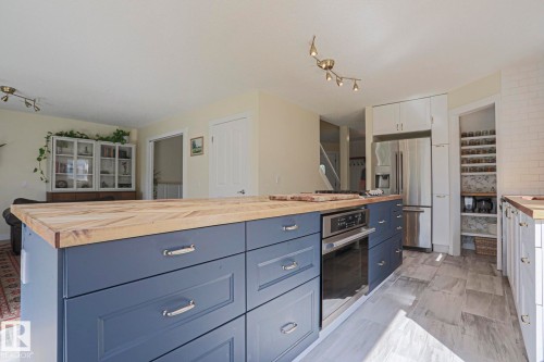 16 La Costa Fairway Close, Stony Plain, AB - Indoor Photo Showing Kitchen With Upgraded Kitchen