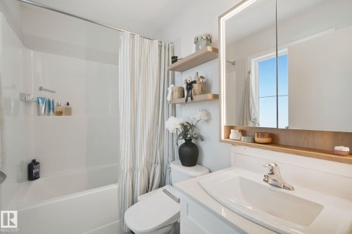 1298 Mcconachie Boulevard Nw, Edmonton, AB - Indoor Photo Showing Bathroom