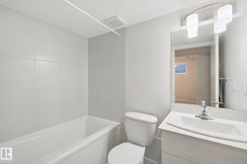 1298 Mcconachie Boulevard Nw, Edmonton, AB - Indoor Photo Showing Bathroom