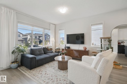 1298 Mcconachie Boulevard Nw, Edmonton, AB - Indoor Photo Showing Living Room