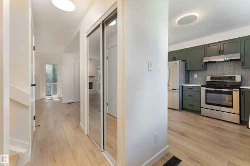 #10 1415 62 St Nw, Edmonton, AB - Indoor Photo Showing Kitchen