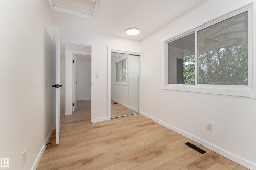 #10 1415 62 St Nw, Edmonton, AB - Indoor Photo Showing Other Room
