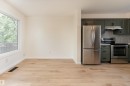 #10 1415 62 St Nw, Edmonton, AB  - Indoor Photo Showing Kitchen 