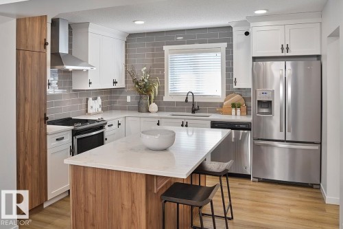 9008 Gilbert Close Nw, Edmonton, AB - Indoor Photo Showing Kitchen With Upgraded Kitchen