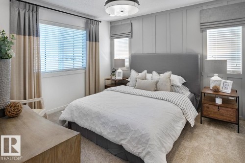 9008 Gilbert Close Nw, Edmonton, AB - Indoor Photo Showing Bedroom