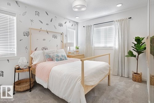 9008 Gilbert Close Nw, Edmonton, AB - Indoor Photo Showing Bedroom