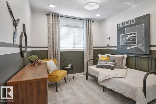 9008 Gilbert Close Nw, Edmonton, AB - Indoor Photo Showing Bedroom