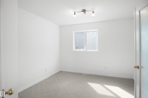 15507 91 Street Nw, Edmonton, AB - Indoor Photo Showing Other Room