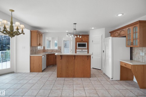 15507 91 Street Nw, Edmonton, AB - Indoor Photo Showing Kitchen
