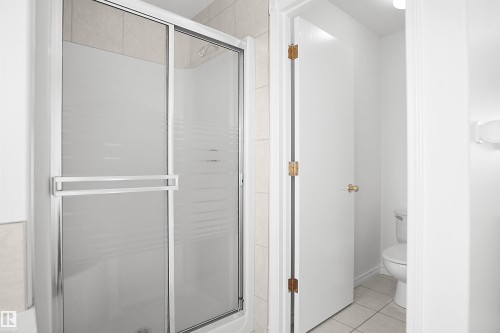 15507 91 Street Nw, Edmonton, AB - Indoor Photo Showing Bathroom