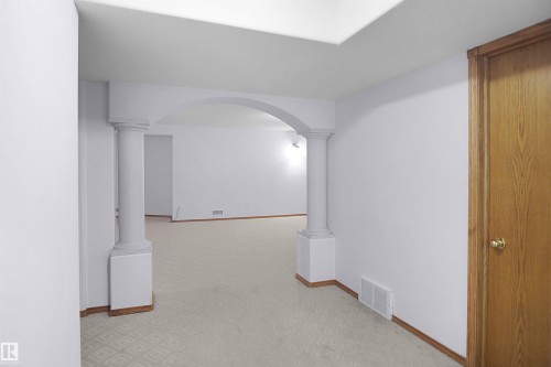 15507 91 Street Nw, Edmonton, AB - Indoor Photo Showing Other Room