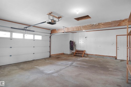 15507 91 Street Nw, Edmonton, AB - Indoor Photo Showing Garage