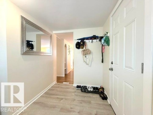 19 Oak Ridge Drive Northwest, Edmonton, AB - Indoor Photo Showing Other Room