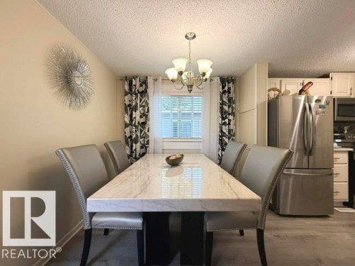 19 Oak Ridge Drive Northwest, Edmonton, AB - Indoor Photo Showing Dining Room