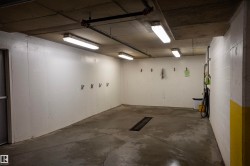 Concrete flooring with integrated drainage system - 