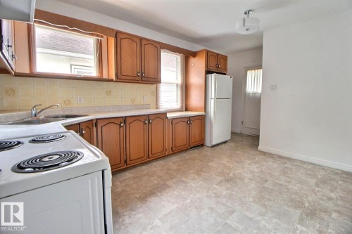 11626 87 Street Nw, Edmonton, AB - Indoor Photo Showing Kitchen