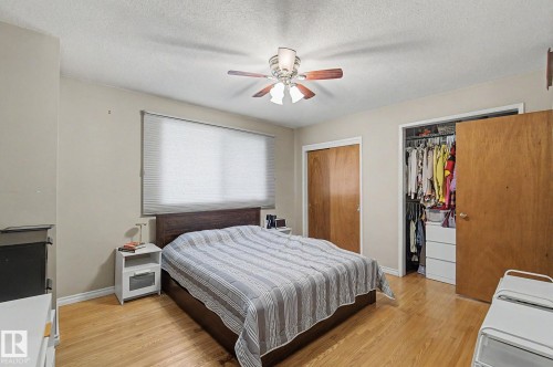 Hardwood flooring and textured ceiling with a ceiling fan - 4323 114B Street Nw, Edmonton, AB - Indoor Photo Showing Bedroom