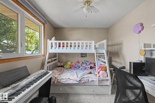 Double-pane window with wood-finish trim - 4323 114B Street Nw, Edmonton, AB - Indoor