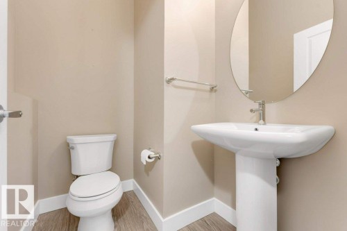 2122 24 Street Nw, Edmonton, AB - Indoor Photo Showing Bathroom
