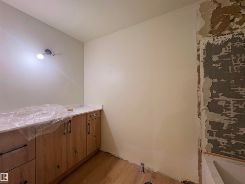 18007 73 Avenue Nw, Edmonton, AB - Indoor