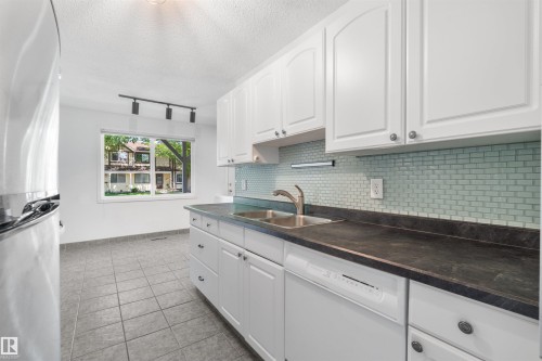 117 Tudor Lane Nw, Edmonton, AB - Indoor Photo Showing Kitchen