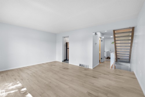 117 Tudor Lane Nw, Edmonton, AB - Indoor Photo Showing Other Room