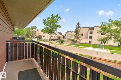 Private balcony featuring a metal railing and privacy partition - 10644 158 Avenue Nw, Edmonton, AB - Outdoor With Balcony With Exterior