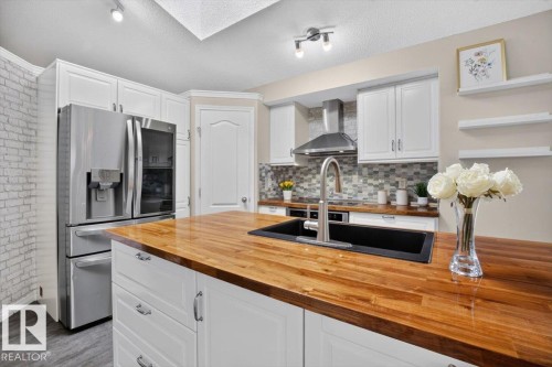 31 Haney Landing, Spruce Grove, AB - Indoor Photo Showing Kitchen