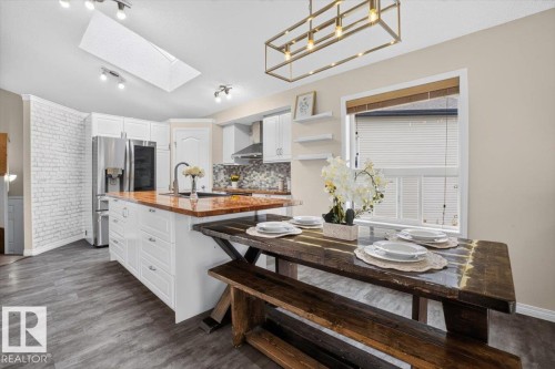 31 Haney Landing, Spruce Grove, AB - Indoor Photo Showing Kitchen With Upgraded Kitchen
