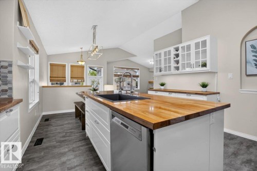 31 Haney Landing, Spruce Grove, AB - Indoor Photo Showing Kitchen