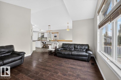 31 Haney Landing, Spruce Grove, AB - Indoor Photo Showing Living Room