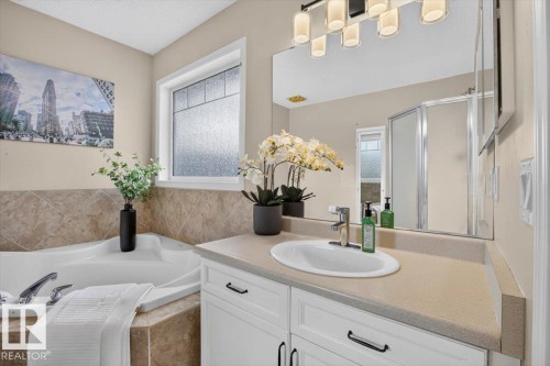 31 Haney Landing, Spruce Grove, AB - Indoor Photo Showing Bathroom