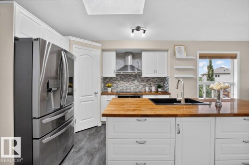 31 Haney Landing, Spruce Grove, AB - Indoor Photo Showing Kitchen