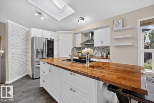 31 Haney Landing, Spruce Grove, AB - Indoor Photo Showing Kitchen