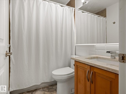 4704 160 Avenue Nw, Edmonton, AB - Indoor Photo Showing Bathroom
