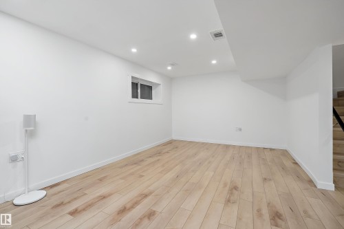 13007 213 Street Nw, Edmonton, AB - Indoor Photo Showing Other Room