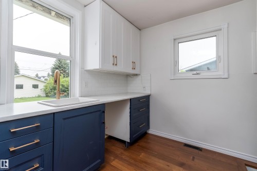 10941 150 Street Nw, Edmonton, AB - Indoor